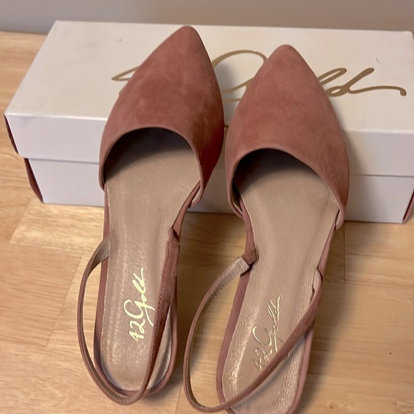 42 Gold Slides NEVER WORN - Picture 1 of 4